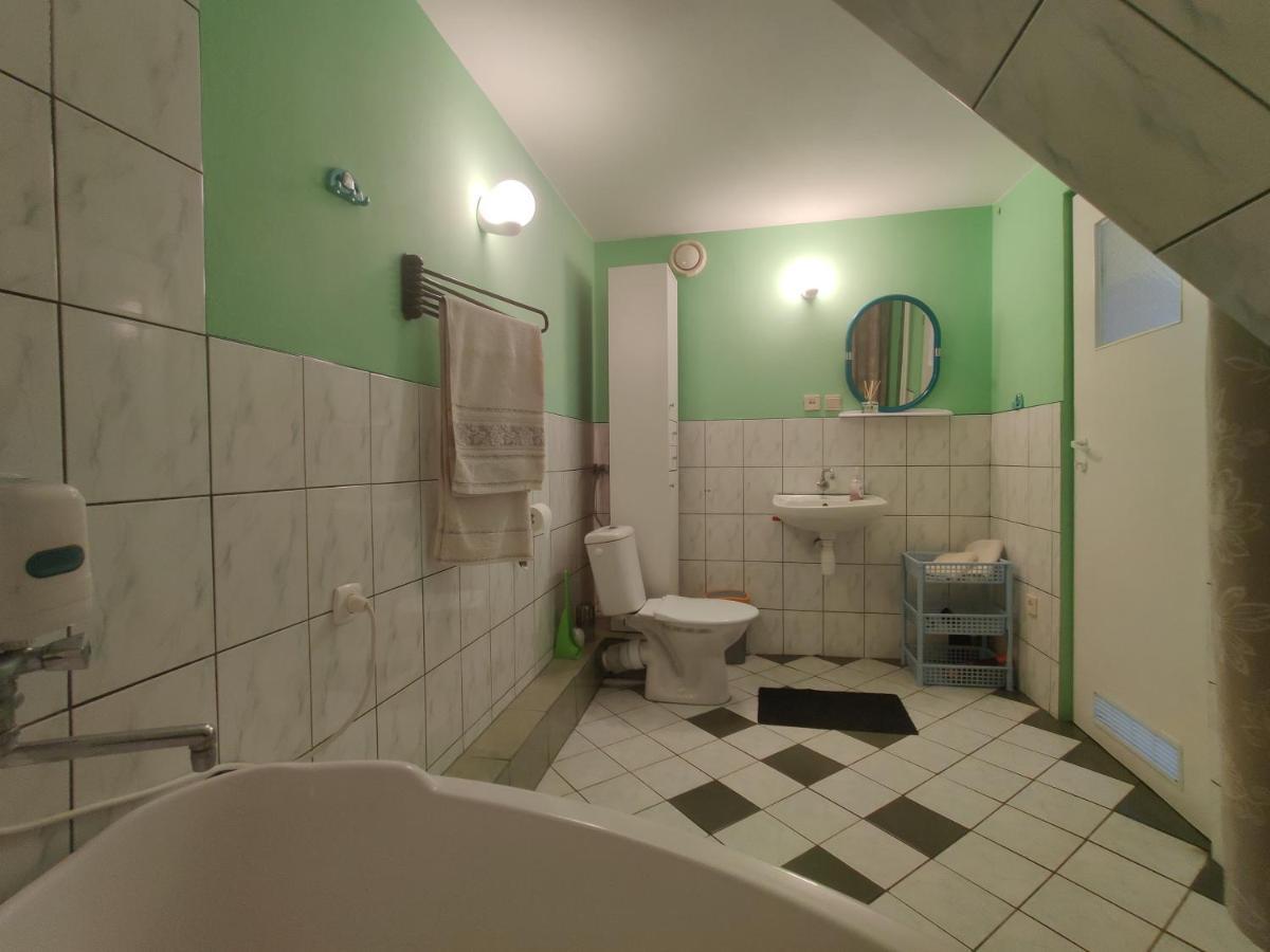 Hotel Przy Winogronie Uherce Mineralne Exterior foto