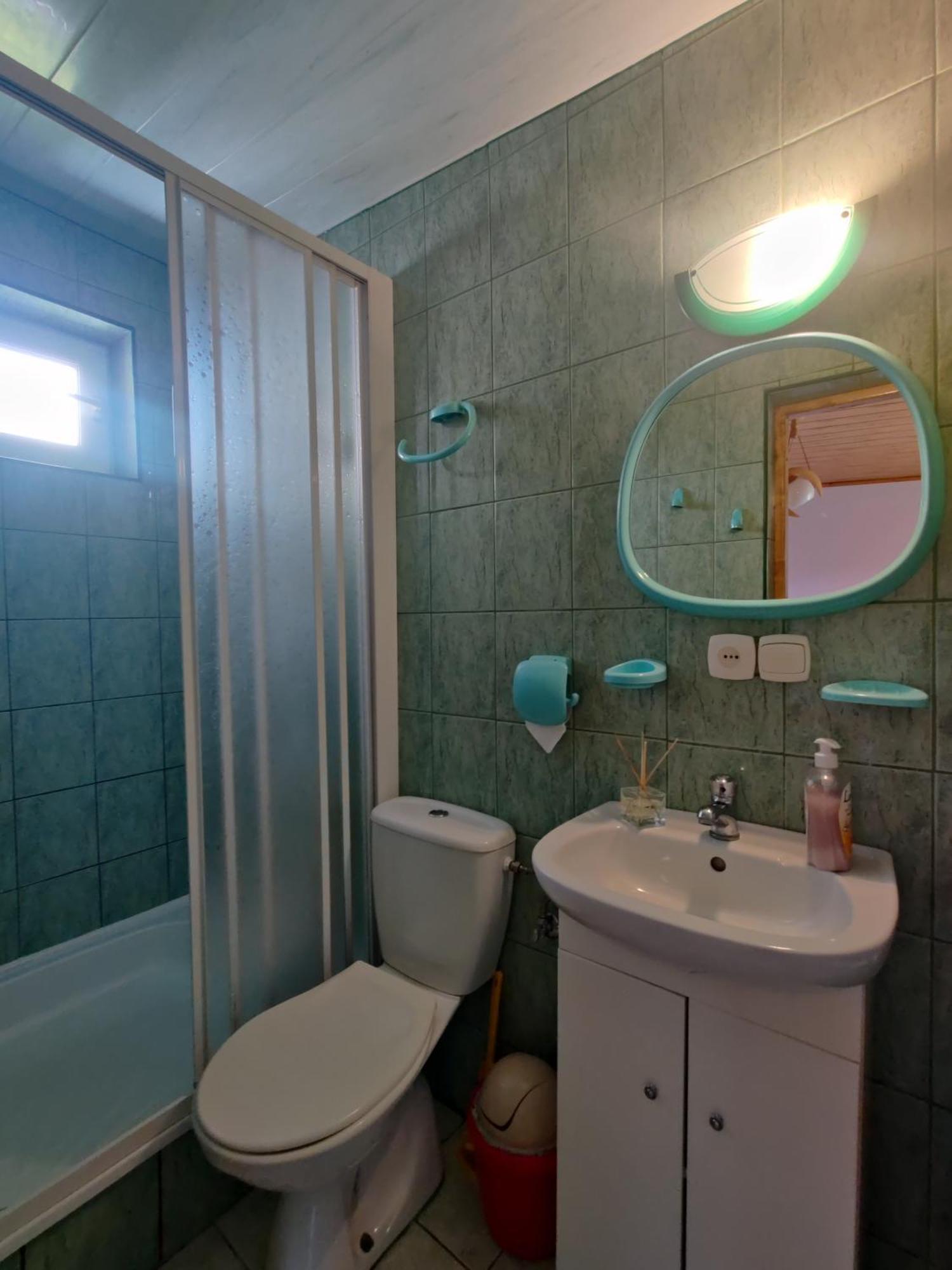 Hotel Przy Winogronie Uherce Mineralne Habitación foto